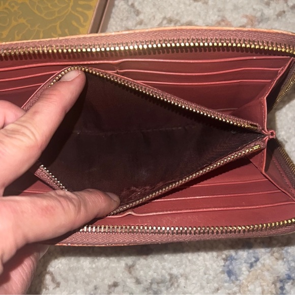 MIU MIU wallet EUC in pink with Box See Photos - Picture 7 of 9